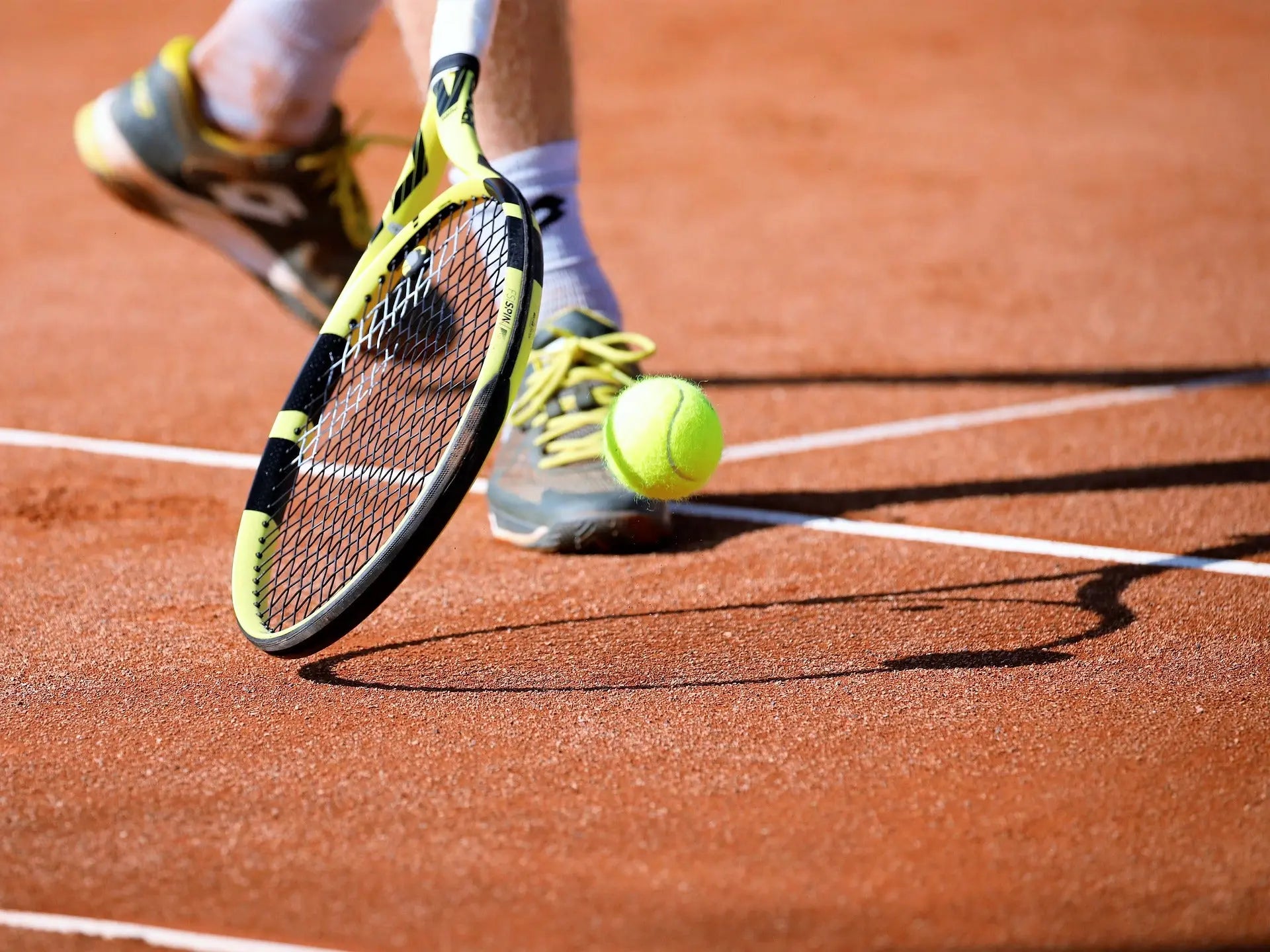 Badminton Vs. Tennis: Similarities and Differences