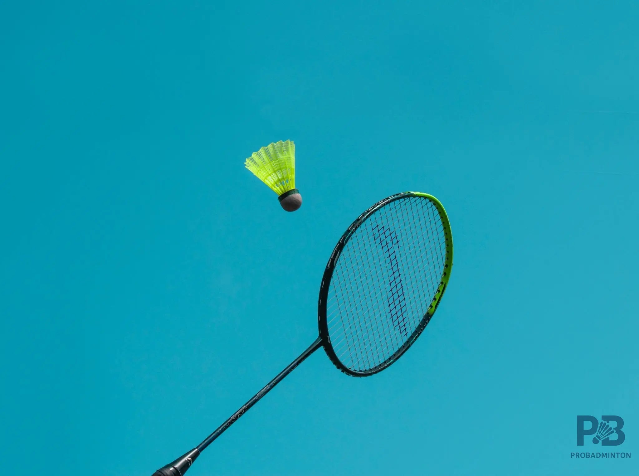 HOW TO CHOOSE A BADMINTON RACKET
